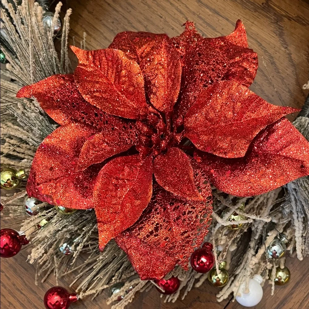 Festive Holiday Wreath with Red Poinsettia‎